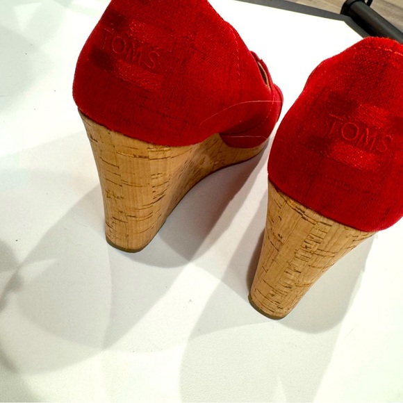 Toms Classic peep toe wedge sandal ❤️ - Picture 5 of 8